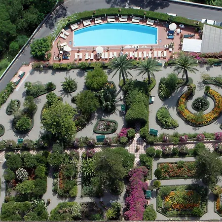 San Domenico Palace, Taormina, A Four Seasons Semesteranläggning (resort)